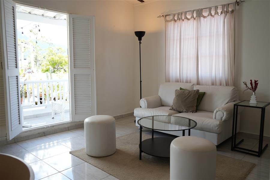 Habitacion y balcon del alojamiento VOX